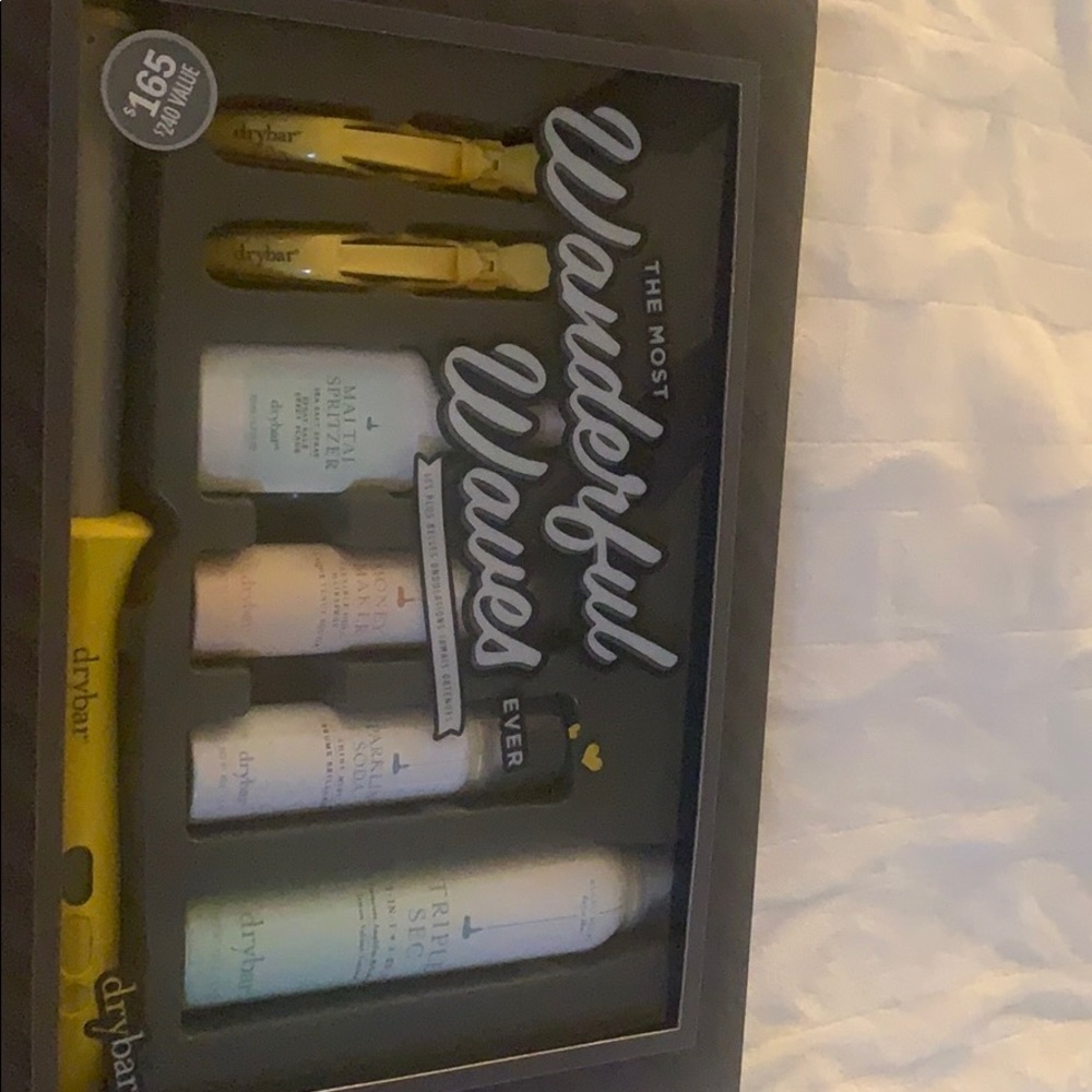 Drybar Wanderful Waves Set